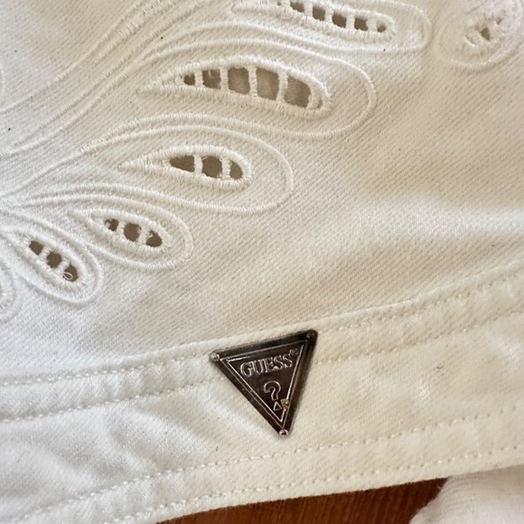 Guess jacket with embroidered details on the sleeves, size XS. The jacket also h - Picture 5 of 12